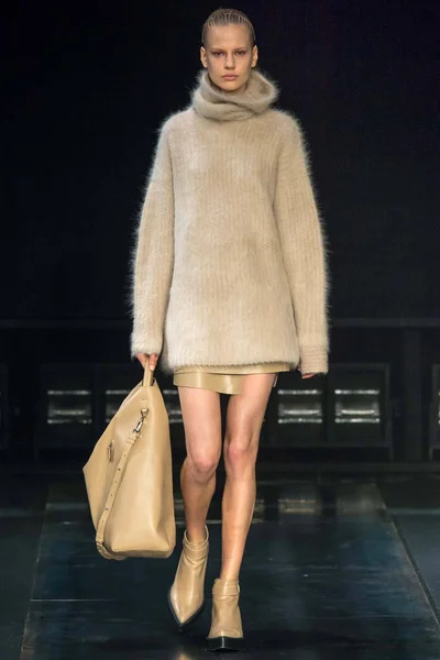 Look 9